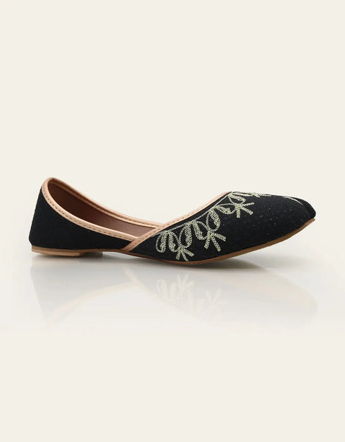Opulence Legacy Black Embroidered Khussa with Floral Design – Essence by Rubina